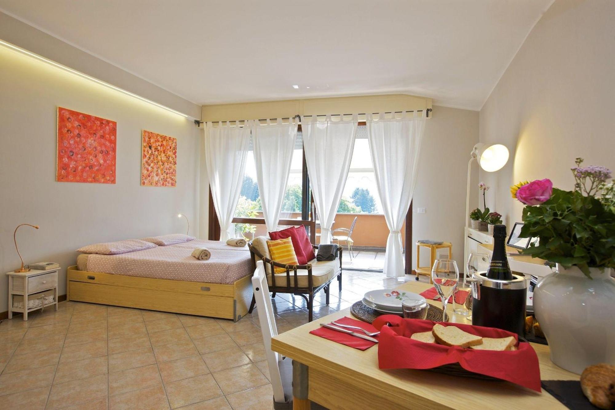 Residenz La Selva Studio-Apartments Ghiffa Room photo
